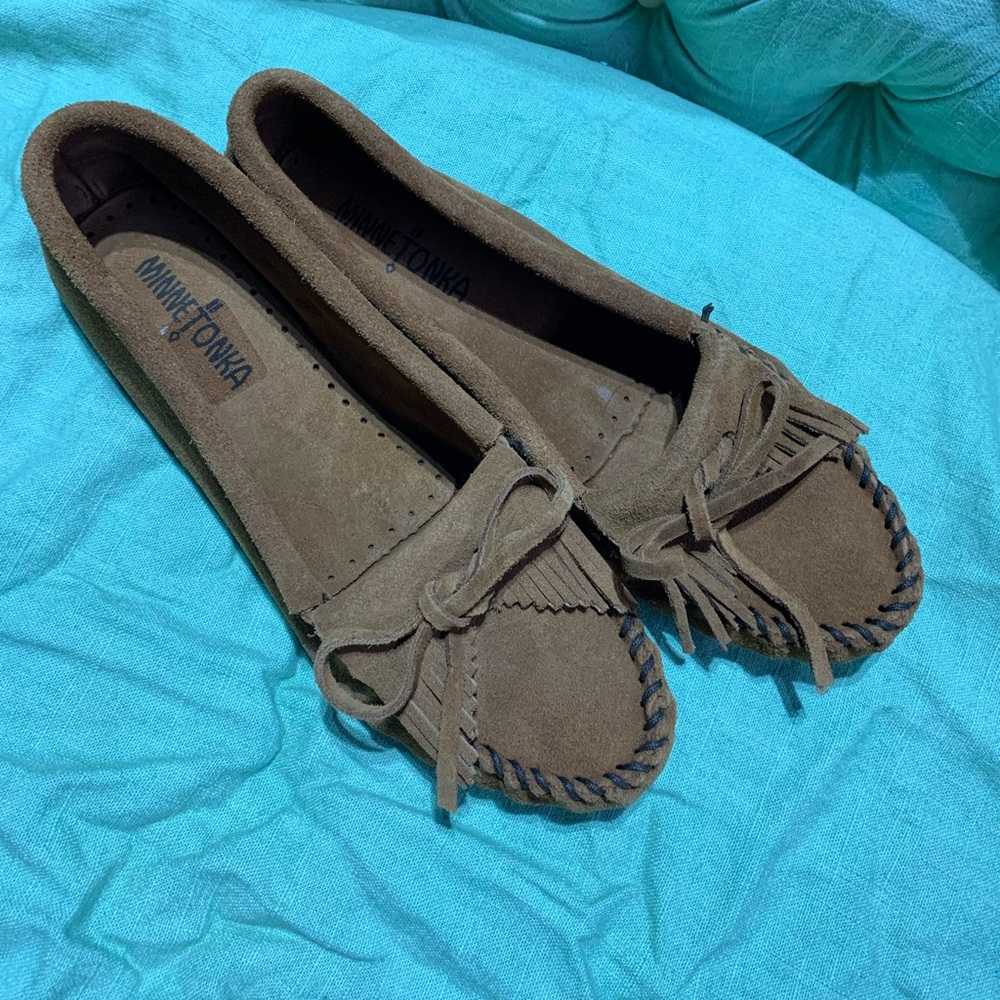 Minnetonka | tan leather fringe flatters